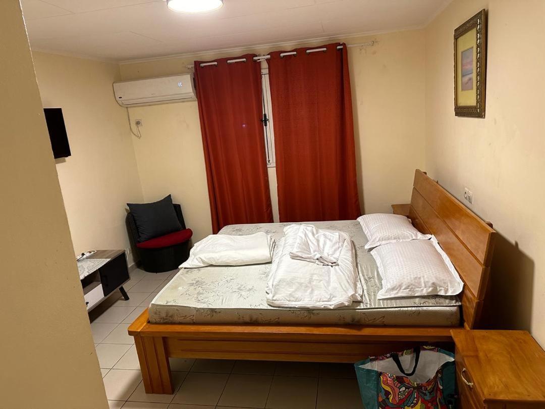 Iris Room Libreville Bagian luar foto