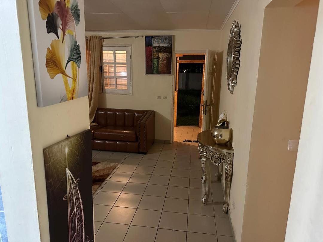 Iris Room Libreville Bagian luar foto